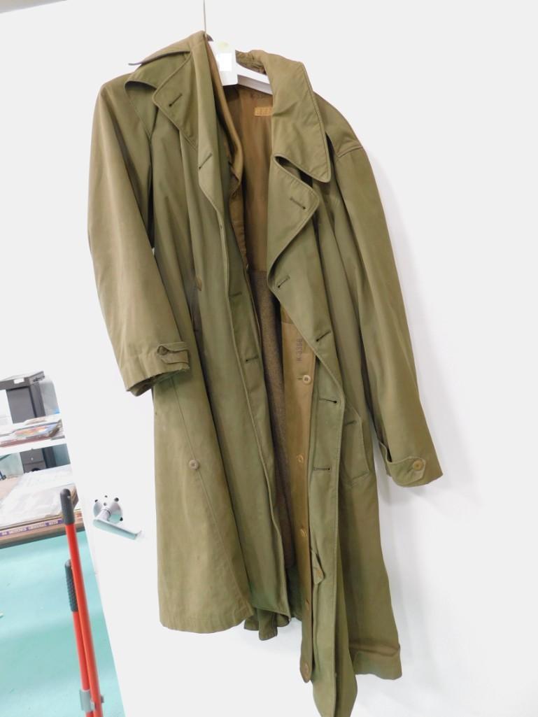 WWII United States Military Trench Coat with Wool Liner: WWII United States Military Trench Coat with Wool Liner This is very heavy. It doesn't have a size listed inside, but it's roughly an XL It says K-3386 on the inside and Mfg'd for governme