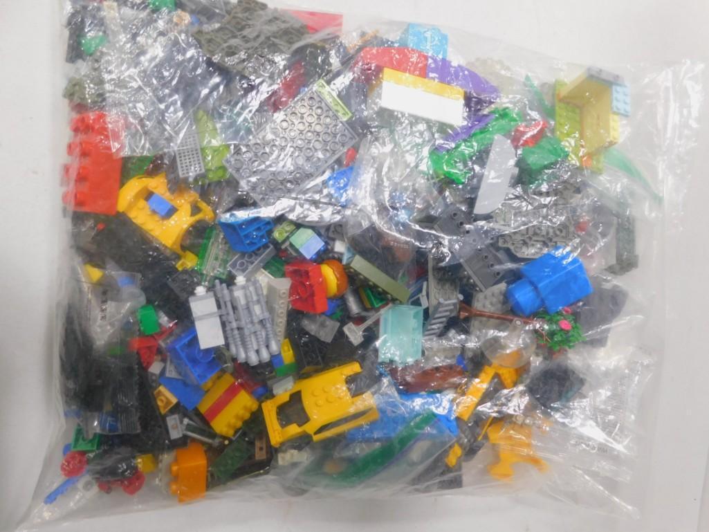 Large Lot of Legos and Lego Type Building Blocks: Large Lot of Lego pieces and Lego Type Building Blocks Similar size to the last lot