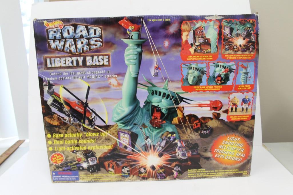 Vintage 1995 Hot Wheels Road Wars Liberty Base New in (1 of 4)