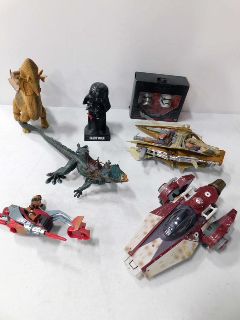 Lot of Star Wars incl 2 Creatures , Darth Vader Bobble (1 of 5)