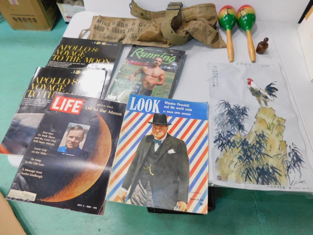 2 Apollo 8 Voyageur Magazines , Life Magazine Off to (1 of 6)