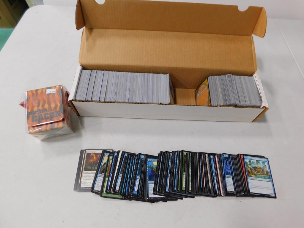 Magic the Gathering Cards Approx 1000: Magic the Gathering Cards Approx 1000 and a New in Package Deck Box