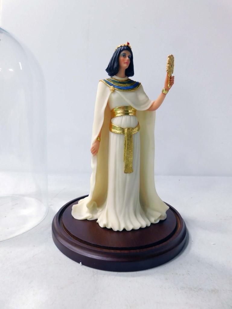Cleopatra Figure with Display Case and Base Studio (1 of 4)