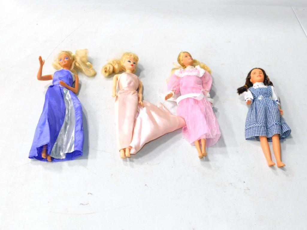 Doll Lot incl Dorothy and 3 Barbie Dolls: Doll Lot incl Dorothy from the Wizard of Oz and 3 Barbie Dolls , No shoes