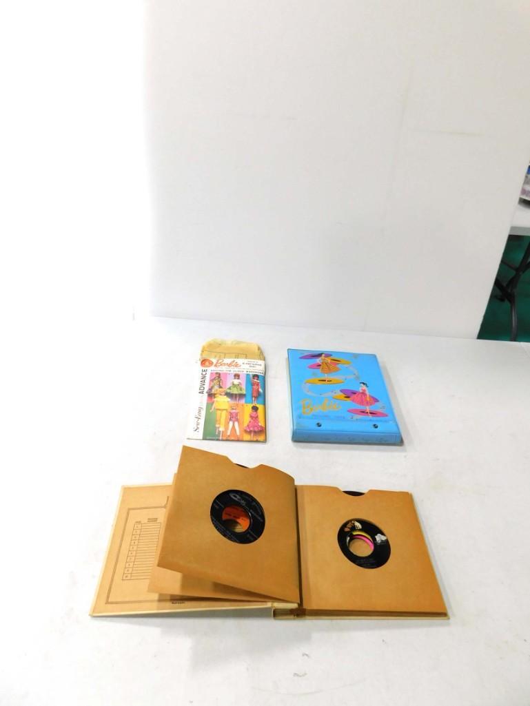 Vintage 1961 Barbie Record Tote with 45 RPM Barbie (1 of 4)