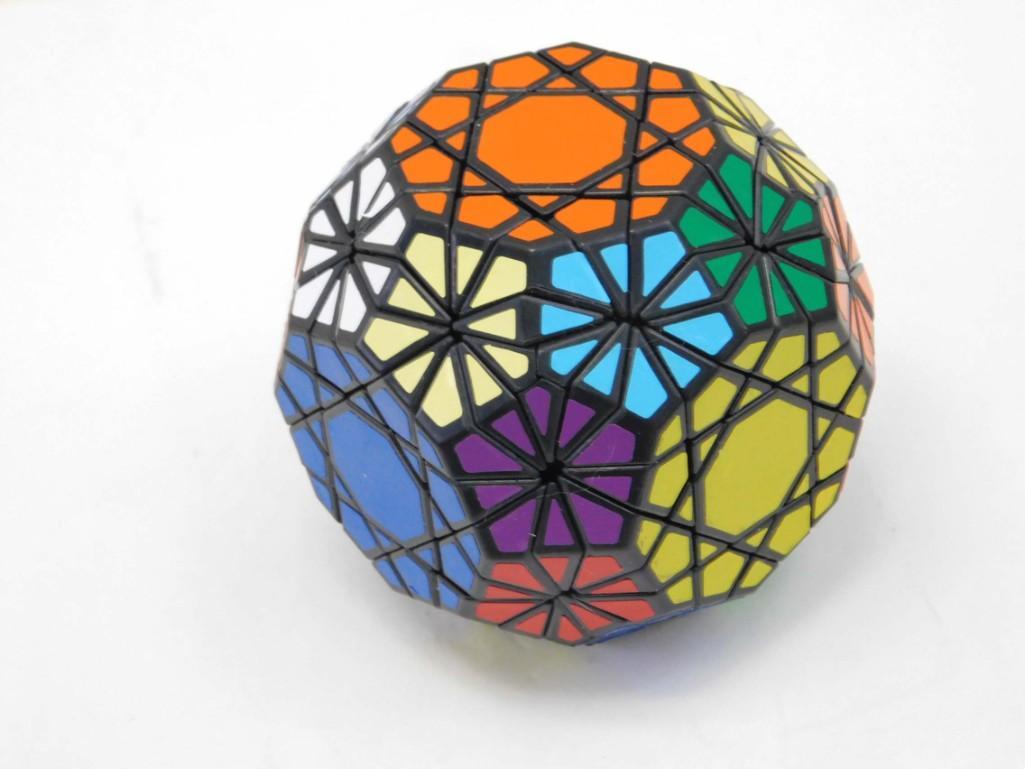 DaYan Gem Cube V1 Twisty puzzle: DaYan Gem Cube V1 Twisty puzzle. This is a really beautiful puzzle!