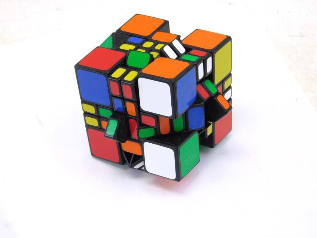WitEden 4x4x4 Mixup Plus Shape Shifting Twisty Puzzle: WitEden 4x4x4 Mixup Plus Shape Shifting Twisty Puzzle. This one comes pre scrambled. Darryl and The Bearded Cuber did not have time to solve it prior to listing