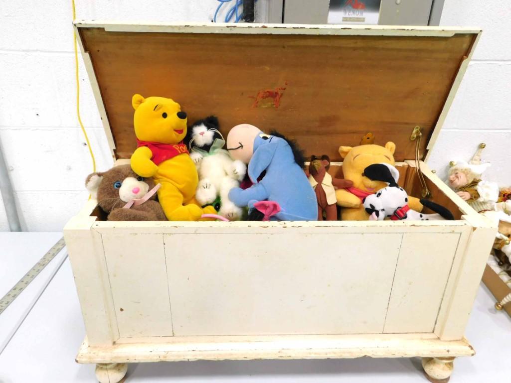Toy Chest Full of Plush incl Winnie the Pooh , Eeyore,: Toy Chest Full of Plush incl Winnie the Pooh , Eeyore, etc