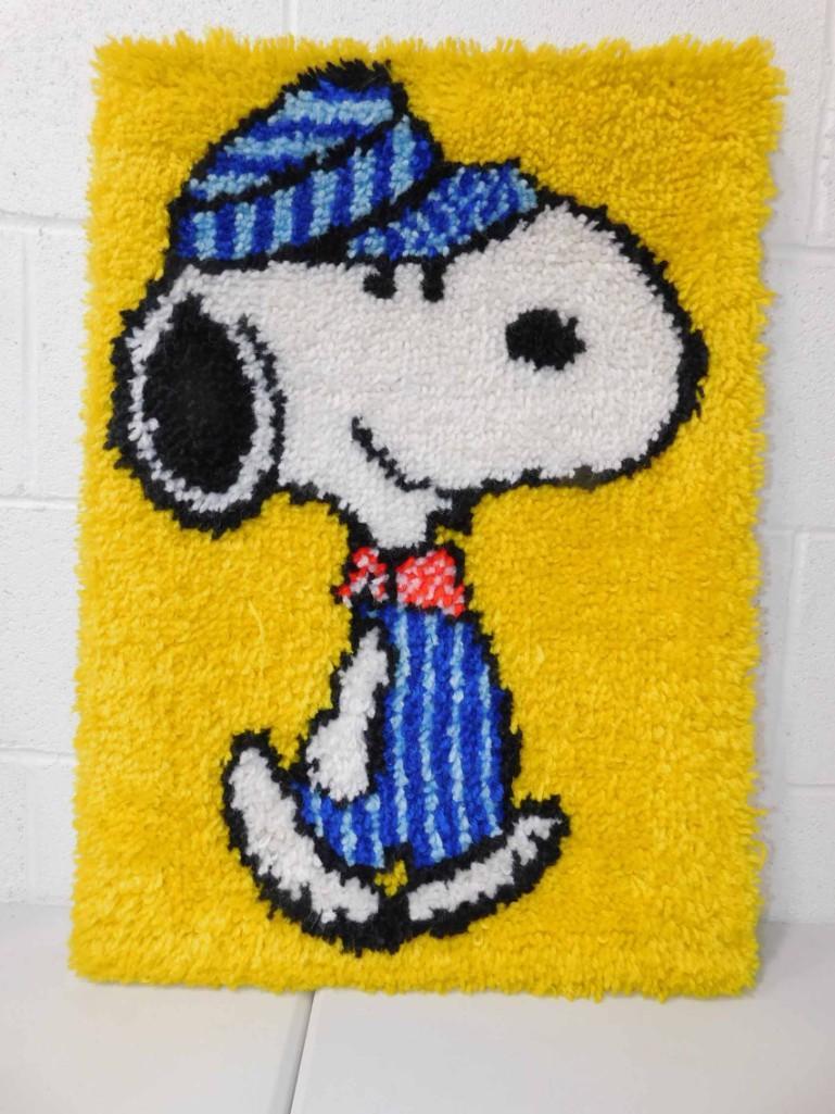 Handmade Snoopy Latch Hook Wall Hanging 18"x26" (1 of 2)