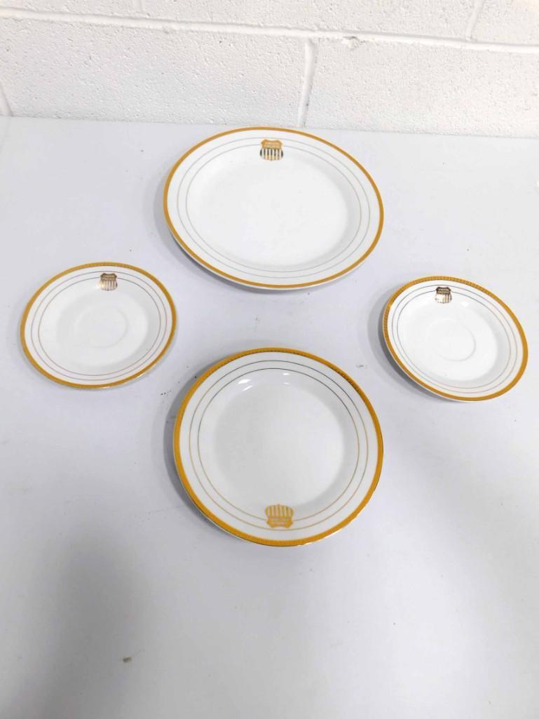 4 Union Pacific Railroad Gold Rimmed Dining Car Plates (1 of 2)