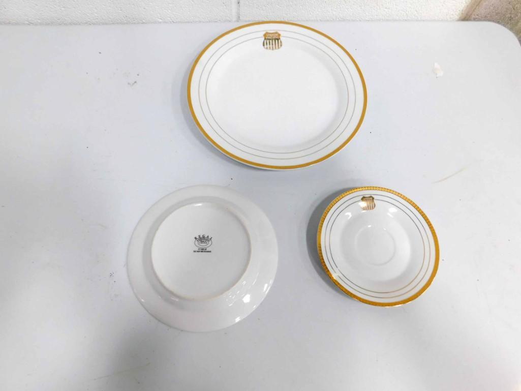 3 Union Pacific Railroad Gold Rimmed Dining Car Plates (1 of 3)