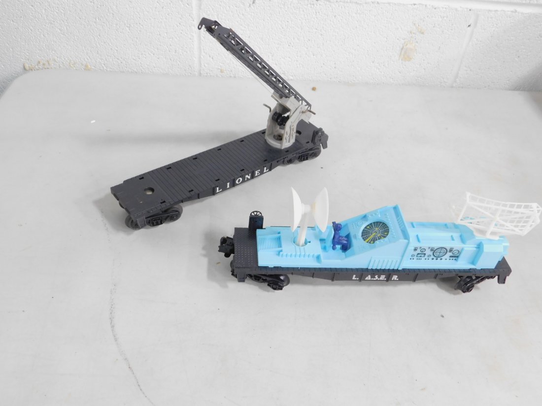 Lionel Lot incl Lionel Crane Car and a Lionel Laser (1 of 4)