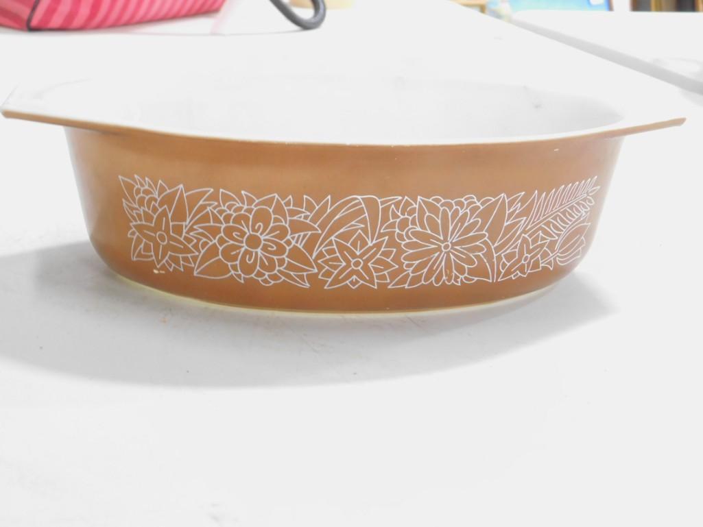 Vintage Pyrex Woodland Casserole Dish 2.5 L: Vintage Pyrex Woodland Casserole Dish 2.5 L