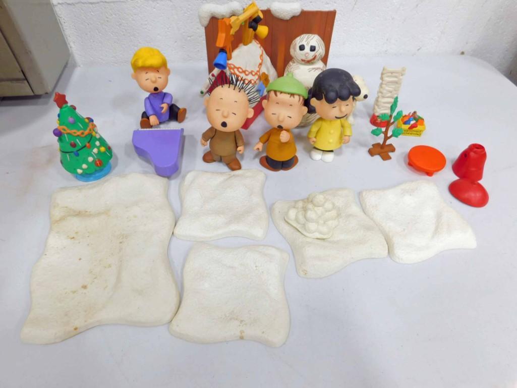 Charlie Browns Christmas Toys from Peanuts Charlie: Charlie Browns Christmas Toys from Charlie Brown's Christmas Collection , includes Snoopy , Linus , Schroeder , Lucy , Pig Pen NO CHARLIE BROWN