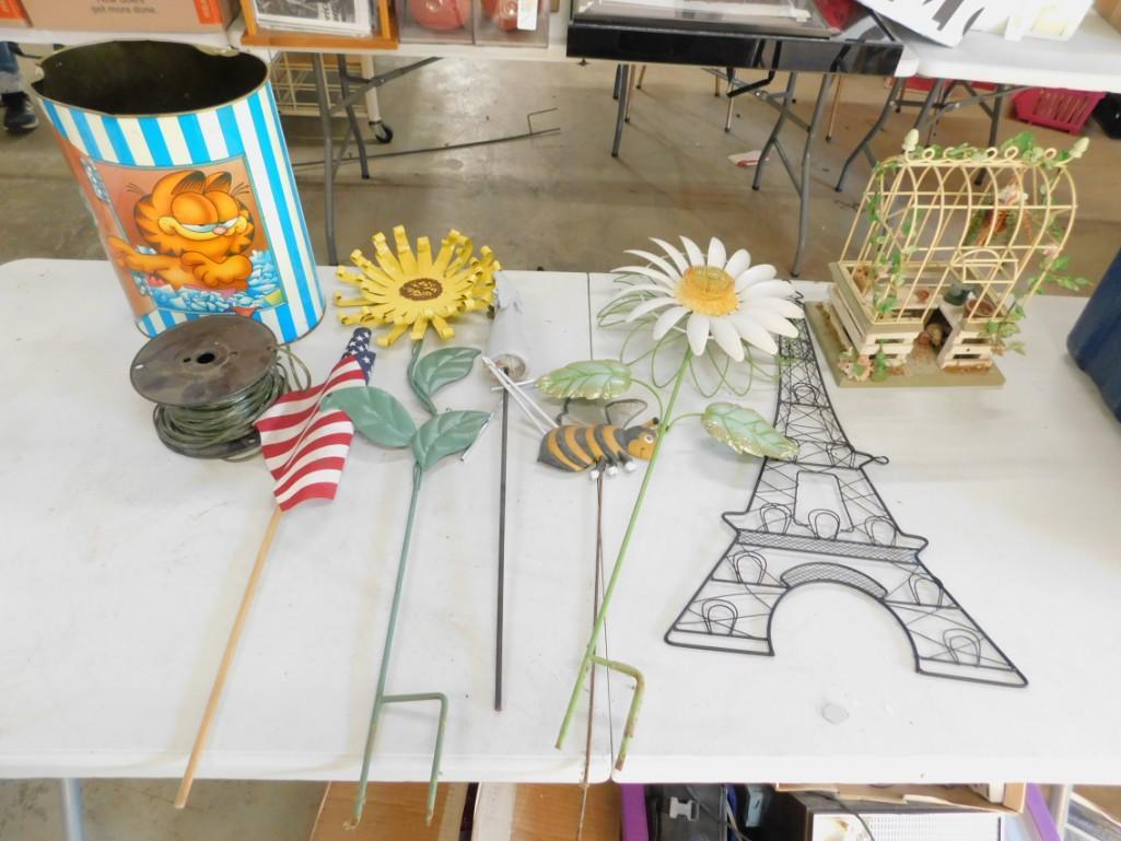 Lot of Outdoor Decorations incl Metal Garden Bicycle , (1 of 5)