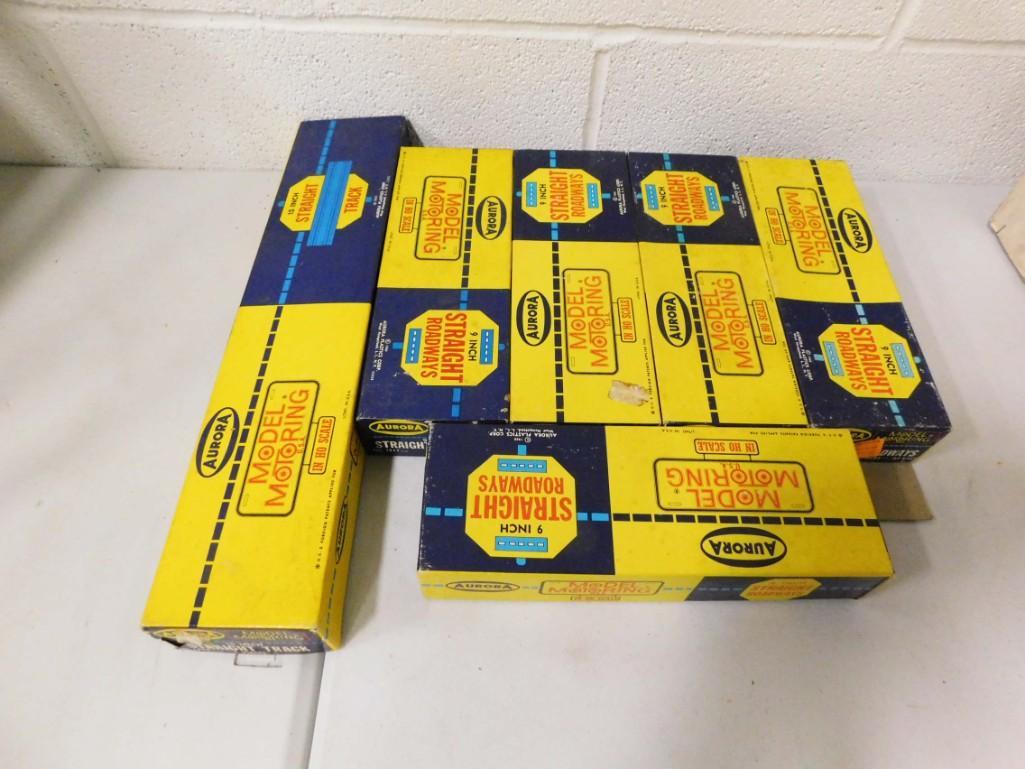 Aurora Model Motoring HO Scale Straight Track Pieces (1 of 5)