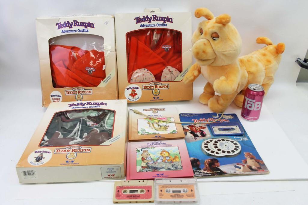 3 Vtg 1985 World of Wonder Teddy Ruxpin Outfits . (1 of 8)