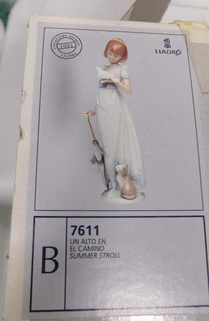 Lladro Figurine 7611 Summer Stroll with Original Box (1 of 4)