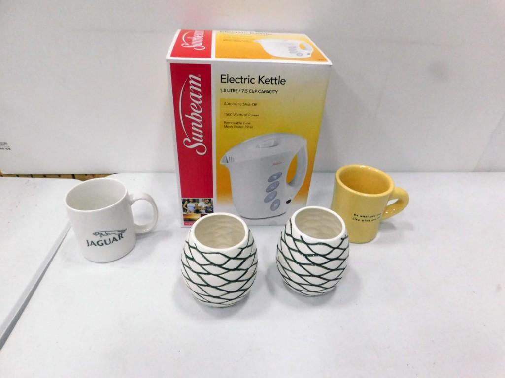 Electric Kettle in Original Box 1.8L and 2 Ceramic (1 of 5)