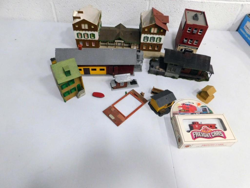 Lot of HO Scale Model Railroad Accessories incl (1 of 5)
