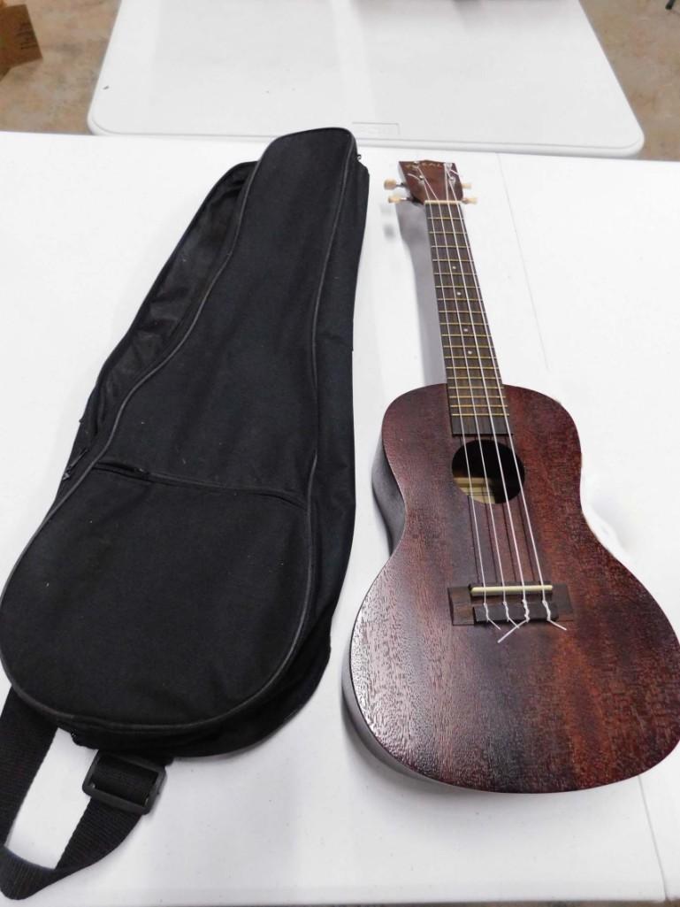 Makala Ukulele with a Soft Case (1 of 6)