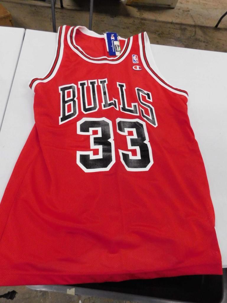 Bulls Jersey Appears New Scotty Pippen # 33 Size 44 (1 of 3)