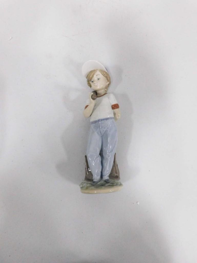 Lladro Figurine 1990 Baseball Boy but his Bat is broken (1 of 6)
