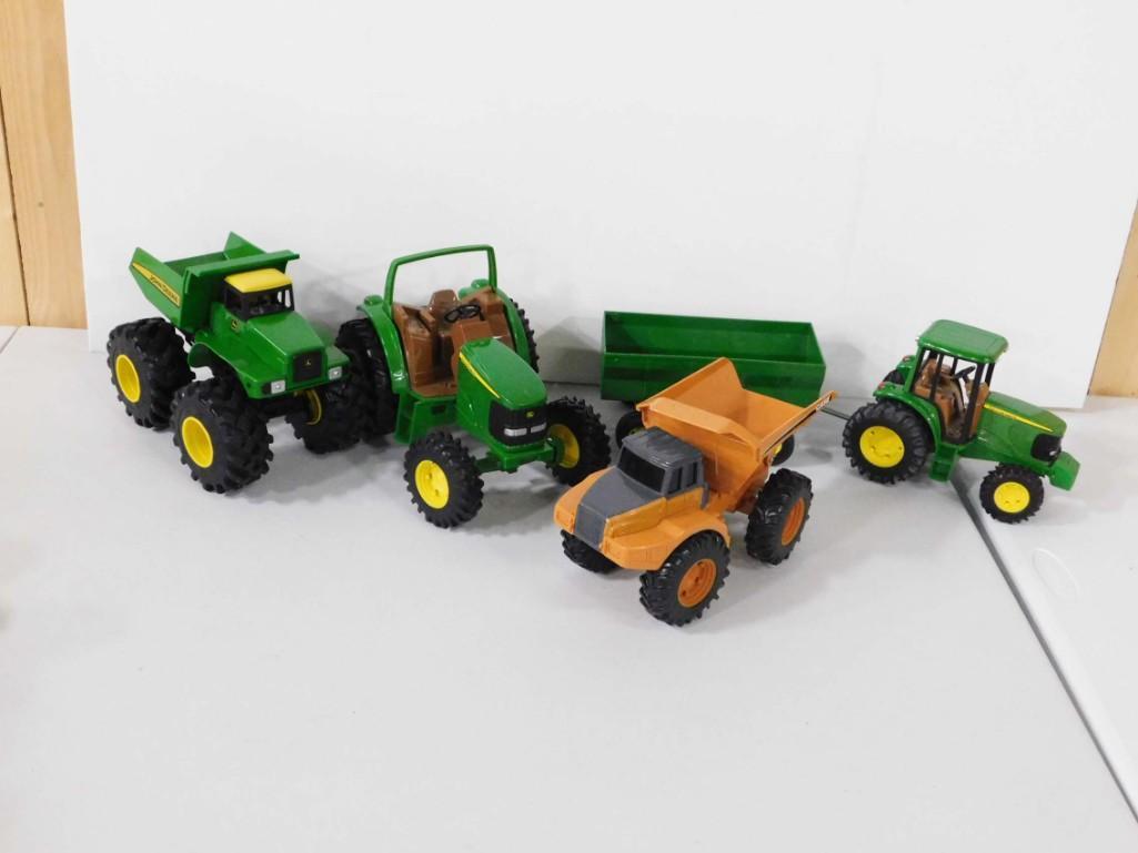 Toy Tractors , Trucks , etc in John Deer and Case , (1 of 4)
