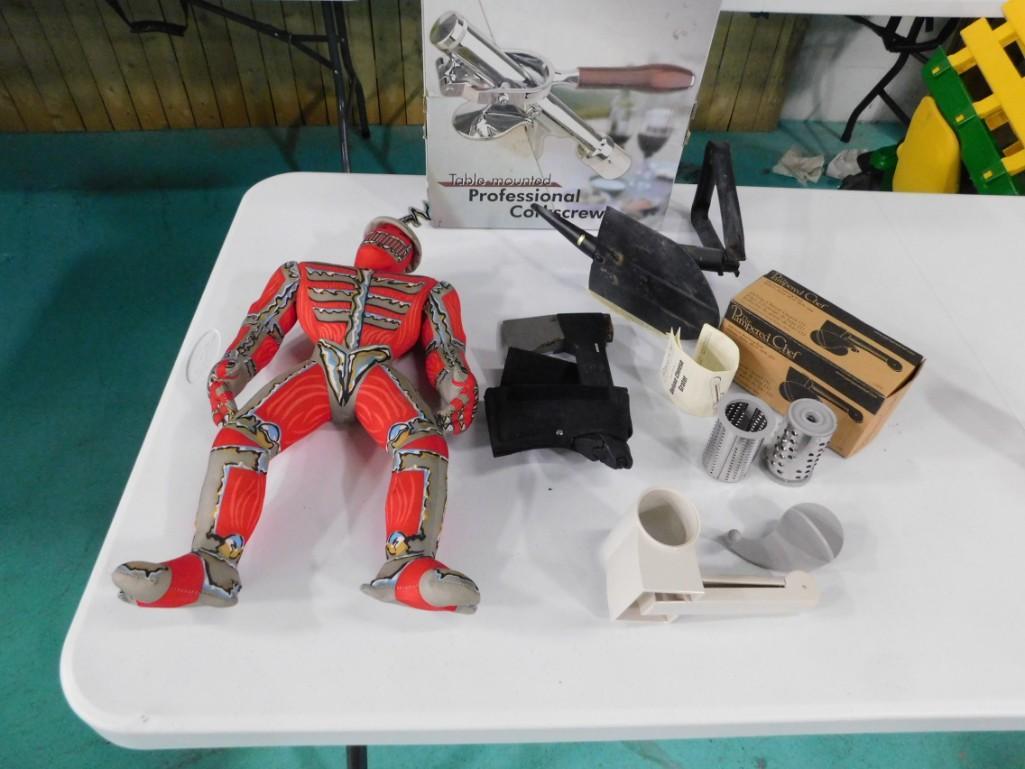 Misc Lot incl 2 Folding Shovels , Pampered Chef Cheese (1 of 4)