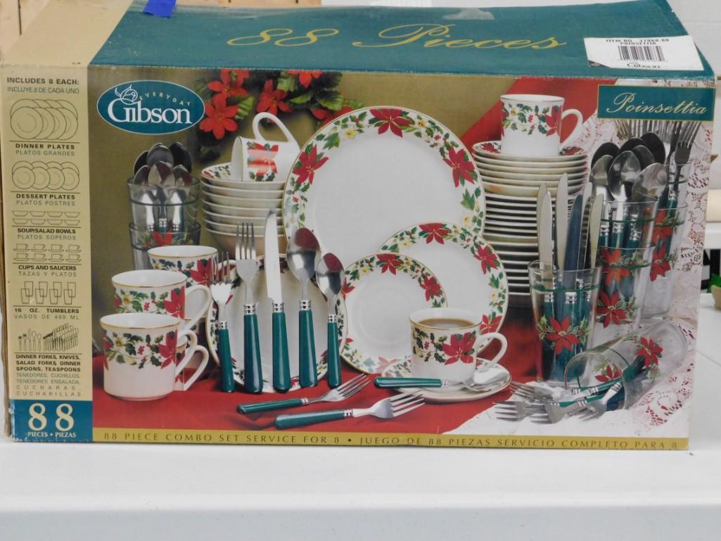 Gibson Christmas Poinsettia Dish Set in Original Box: Gibson Christmas Poinsettia Dish Set in Original Box