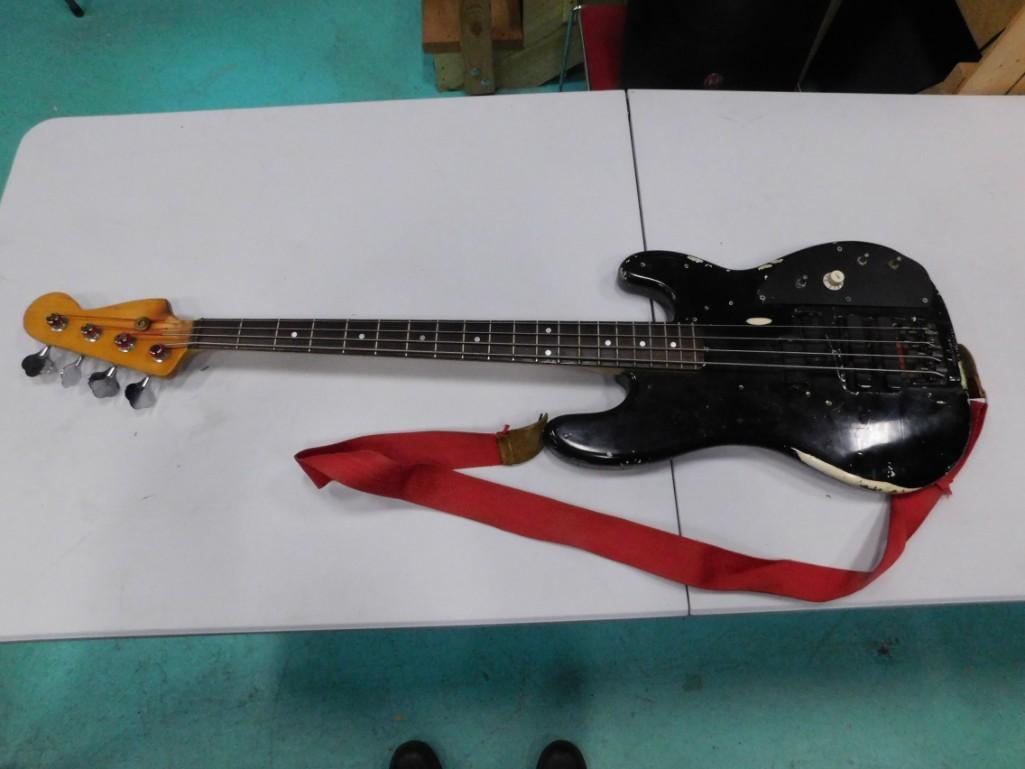 Jackson Electric Bass Guitar (1 of 10)