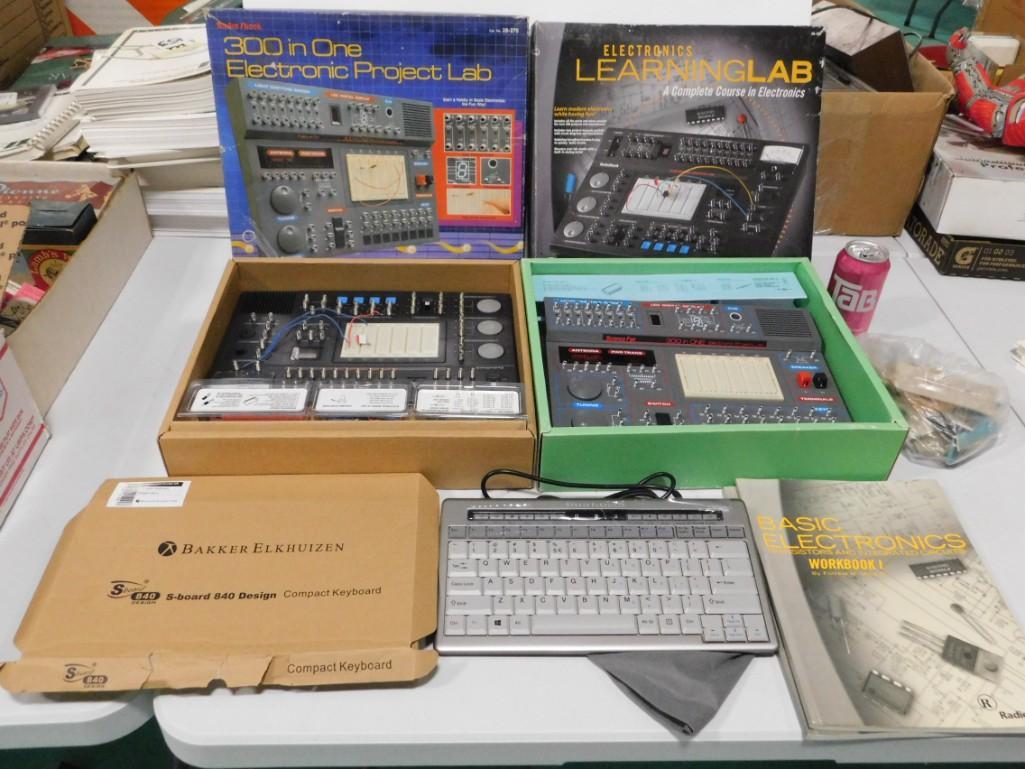 Radio Shack 301 Electronic Project Lab , Electronics (1 of 1)