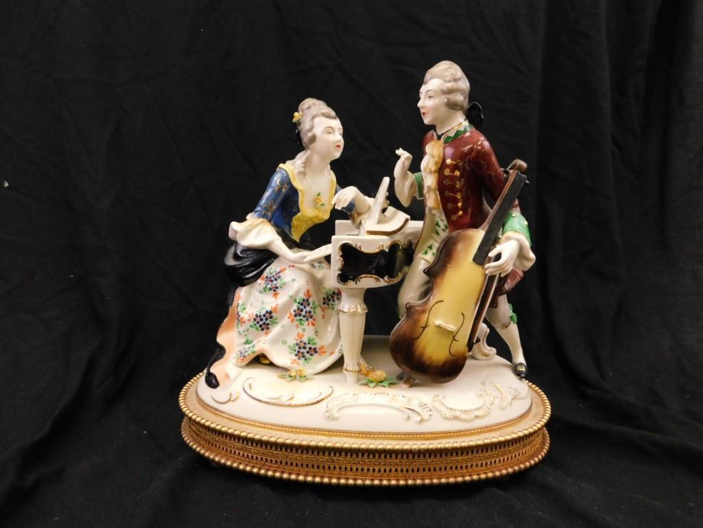 Vintage Music Box with Porcelain Figurines: Vintage Music Box with Porcelain Figurines
