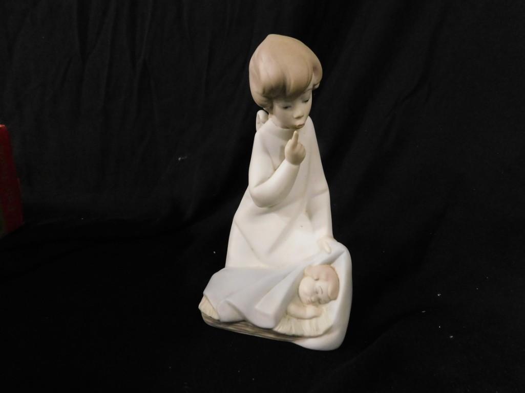 Lladro Bisque Firgurine Angel Watching Over Baby (1 of 6)