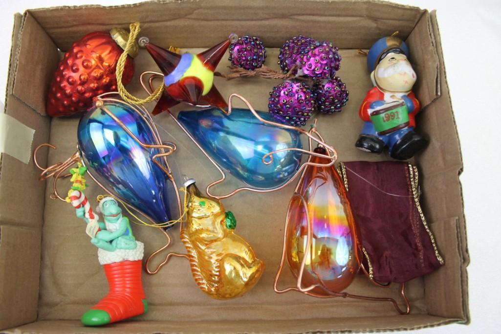 Lot of Christmas Ornaments incl Glass: Lot of Christmas Ornaments incl Glass
