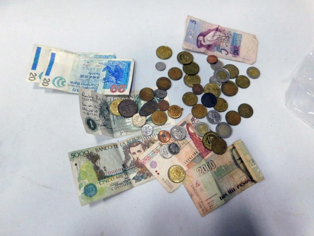 Lot of World Currency and a Few Tokens: Lot of World Currency incl Bills and Coins and a Few Tokens