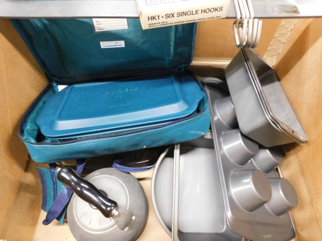 Pots and Pans incl a Pyrex Cake Pan with Carrier: Pots and Pans incl a Pyrex Cake Pan with Carrier