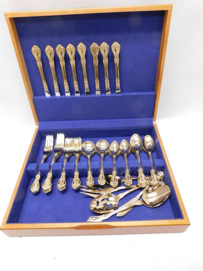 Lot of nice Flatware with Wooden Case: Lot of nice Flatware with Wooden Case Stainless Steel Korea