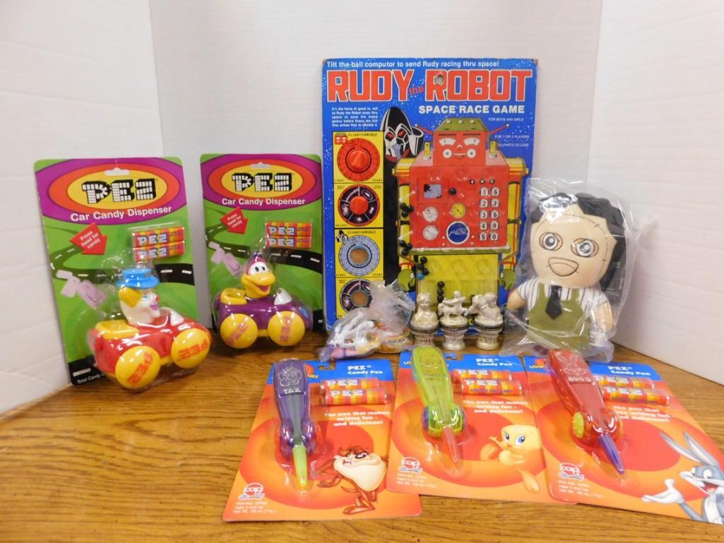 Toy Lot incl Pez Dispensers and Texas Chainsaw Massacre: Toy Lot incl Pez Dispensers and Texas Chainsaw Massacre