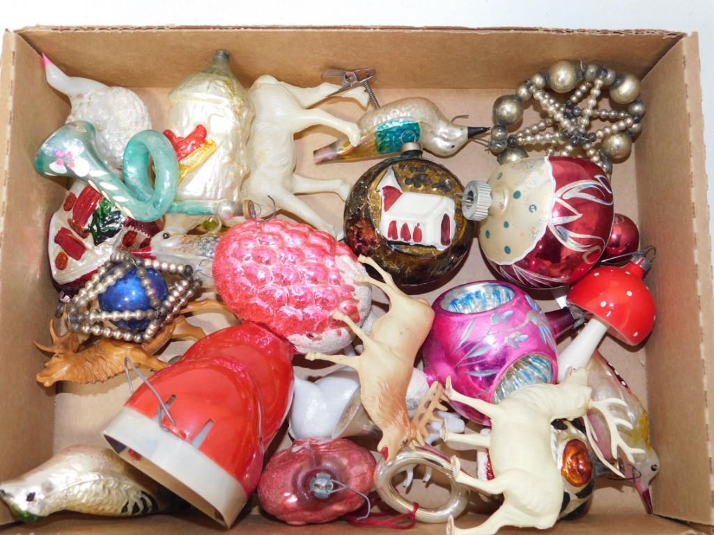 Lot of assorted vintage Christmas Ornaments: Lot of assorted vintage Christmas Ornaments