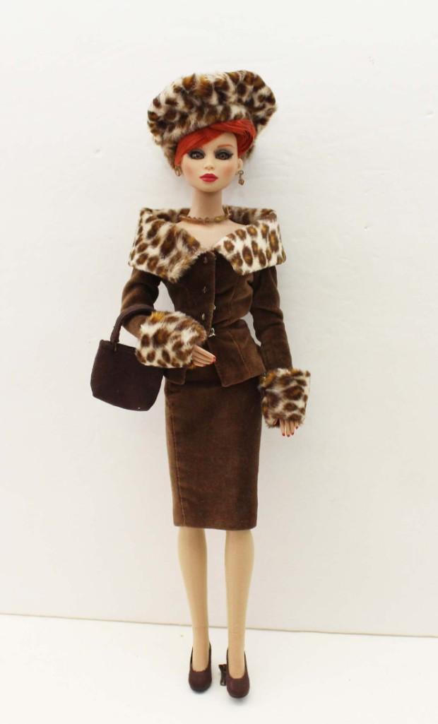Robert Tonner Monica Merrill 16" Fashion Vinyl Doll: Robert Tonner Monica Merrill 16" Fashion Vinyl Doll 2009 . Red Hair , Brown Leopard Suit , Tight Joints , Clean . NO box or papers