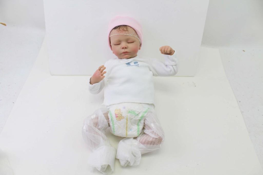 Ashton Drake Ashley 18" So Truly Real Vinyl & Cloth: Ashton Drake Ashley 18" So Truly Real Vinyl & Cloth Weighted Baby Doll by Andrea Arcello . NO breathing mechanism. Original outfit. Clean, vgc, no box.