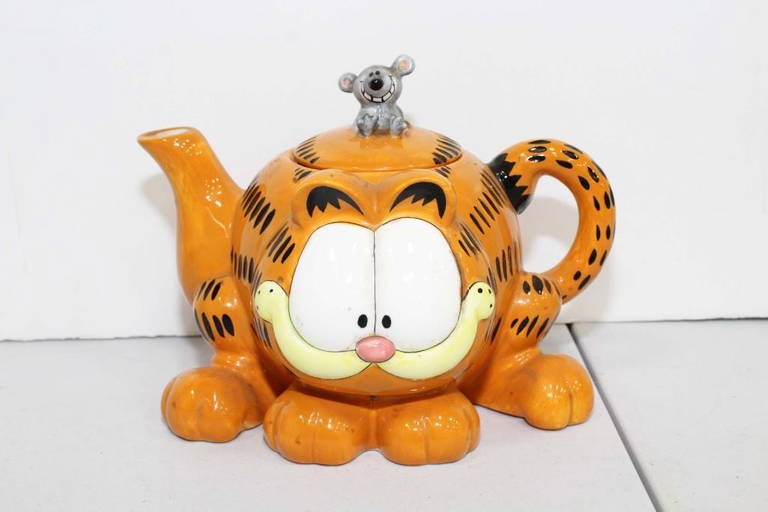Garfield Teapot (#0026) on Dec 04, 2021 | Denotter Auctions, LLC in IL