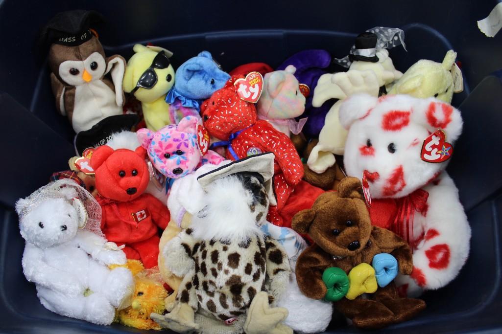 30+ Beanie Babies Most with Tags: Lot of approx 30+ Beanie Babies Most with Tags