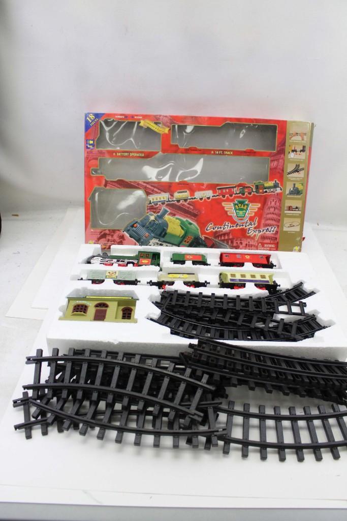 Star Continental Express Toy Train Set: Star Continental Express Toy Train Set , Battery operated and batteries are not included. Untested . Includes everything that you see in the pictures