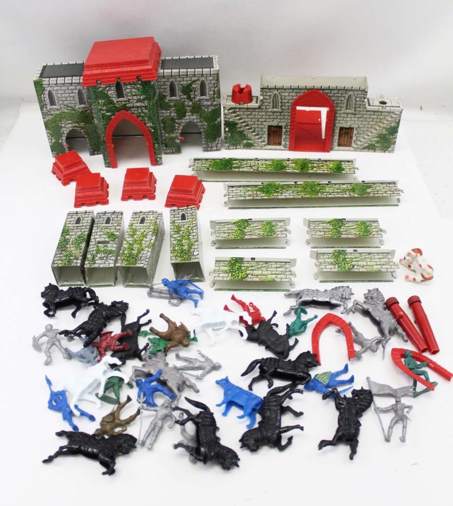 Vintage Marx Tin Castle and Plastic Soldiers , Horses , (1 of 5)