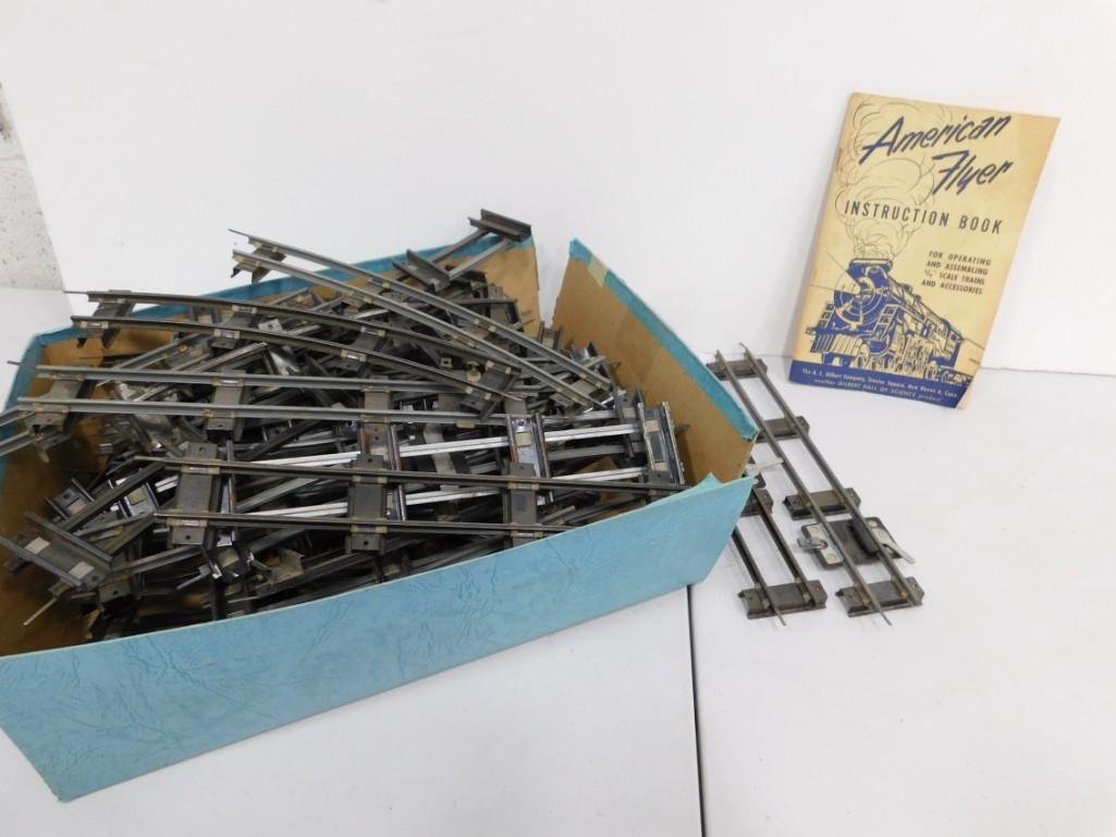Lot of American Flyer Track and a 1940s American Flyer (1 of 5)
