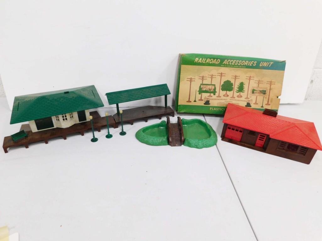 Vintage Plasticville Boxed Railroad Accessories Unit (1 of 5)