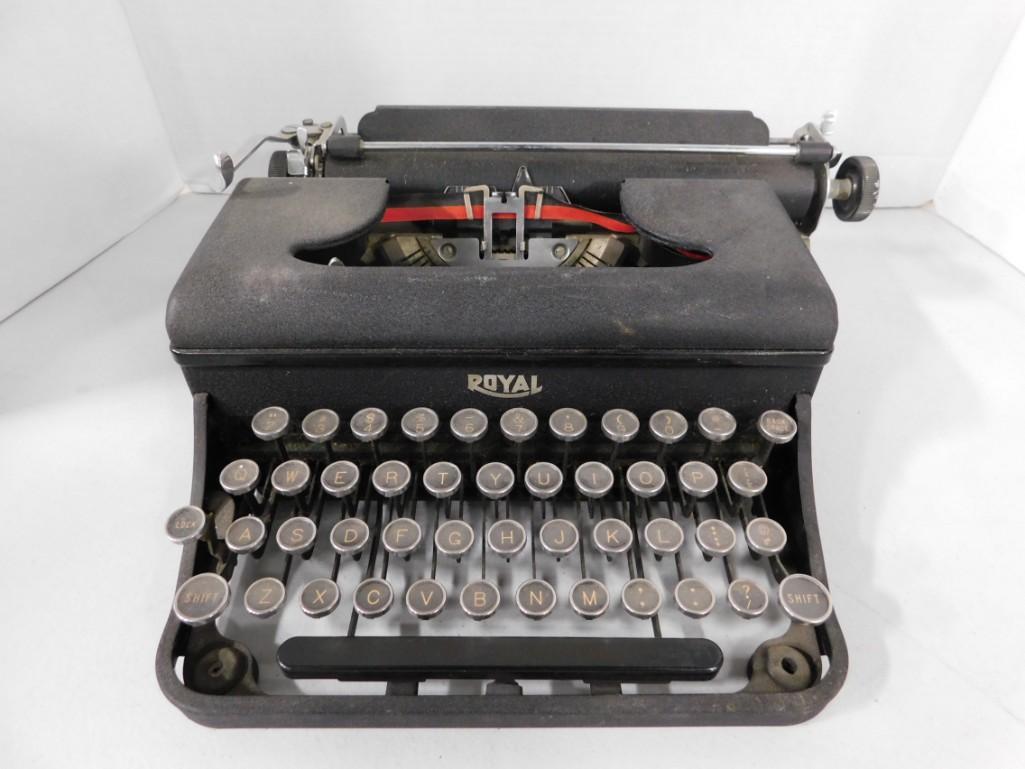 Small Antique Royal Typewriter (1 of 4)