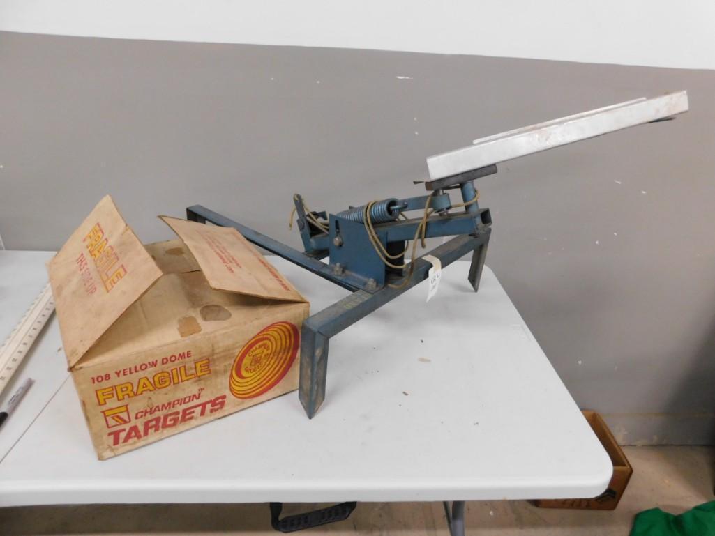 Skeet Shoot Launcher with Yellow Dome Targets Disks (1 of 4)